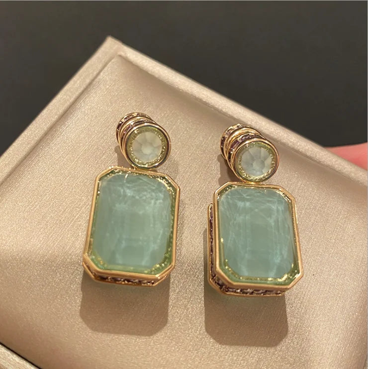 Boucles d’Oreilles Luxe Femme – Jade Péridot & Micro-incrustation CZ Violet